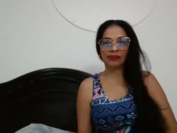 vickyy kiss